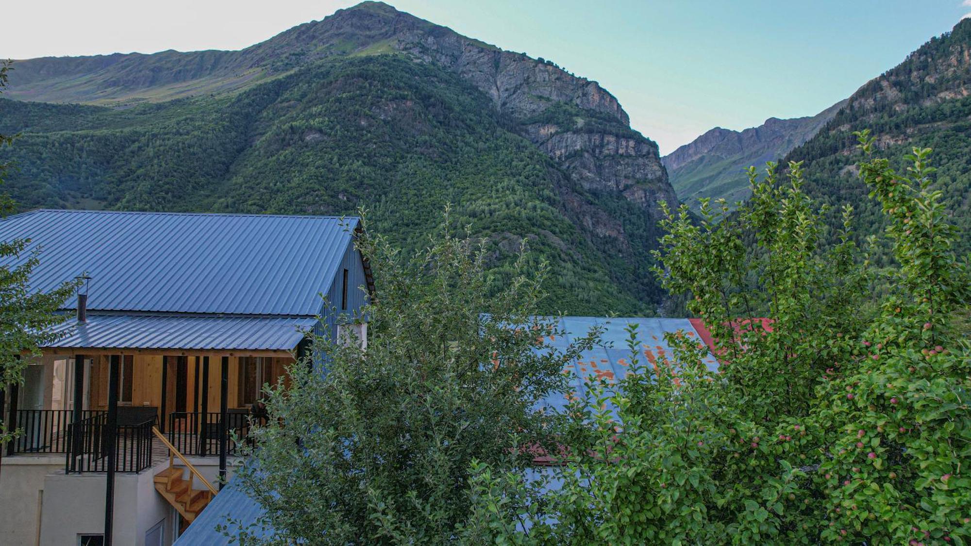 Givi Kakhiani's Guesthouse Zhabeshi Eksteriør billede